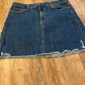 Just Black Short Jean Skirt Women size Large Made in USA distressed hem, summer thumbnail 3