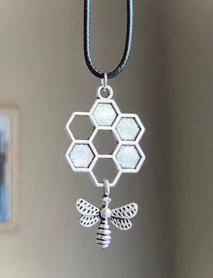 Handmade antique silver tone BEE retro vintage boho chic aesthetic necklace🐝 thumbnail 1