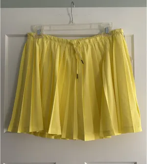 Vuori Large Clementine Pleated 15” Skirt in Sunshine Yellow thumbnail 3