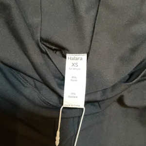 Halara High Waisted Pocket Leggings Black V-Seam Full Length XS Activewear thumbnail 4