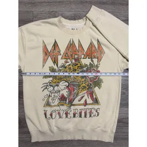 Def Leppard Love Bites Graphic Sweatshirt S Cream Goodie Two Sleeves Oversized thumbnail 5