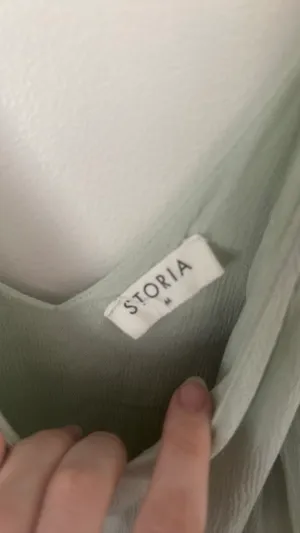 Green dress Size M thumbnail 3