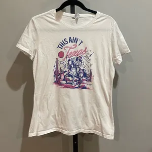 This Ain't Texas Rodeo Country Graphic Print T-shirt Size Medium thumbnail 2