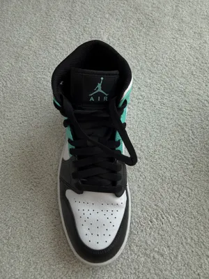 Nike Air Jordan 1 Mid thumbnail 2