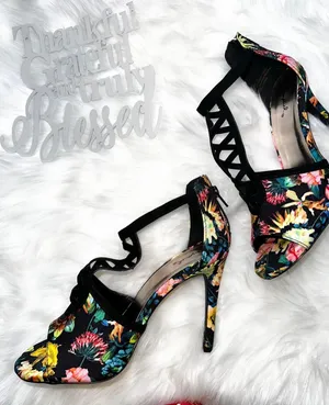Sz 8.5 Stilettos High Floral Platform Heel Ankle Strap Back Zipper Shoes thumbnail 1