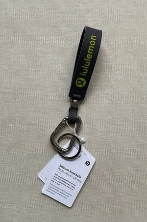 Lululemon silicone keychain - Traverse Grey thumbnail 1