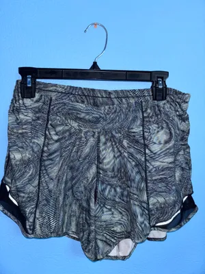 Lululemon Hotty Hot 4" thumbnail 1