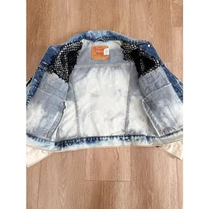 Levi’s Custom Distressed Denim Jacket Rose Patch Bleach Wash Women’s Small thumbnail 8