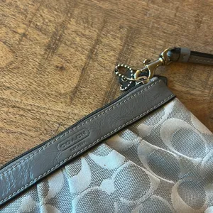 Coach Wristlet (B18)- Light Gray SIGNATURE 1941 thumbnail 6
