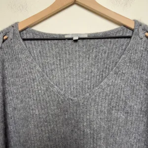 Neiman Marcus Womens 100% Cashmere Sweater XL Gray Lace‎ Up Shoulder V-Neck thumbnail 4
