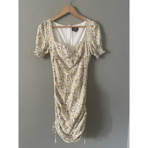 Bardot Cindy Sweetheart Dress in Soft Yellow Floral thumbnail 5
