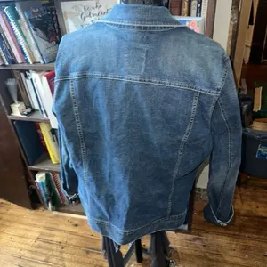 Old Navy distressed XXL classic minimalist denim jacket thumbnail 2