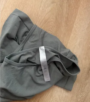 Gray Cropped Workout Tee Size Small thumbnail 5