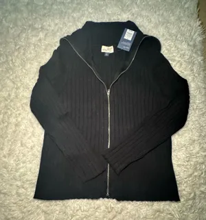 Universal Threads Sweater thumbnail 2