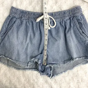 Aerie Blue Striped Chambray Pull-on Raw Hems Summer Beach Boho Shorts M thumbnail 6