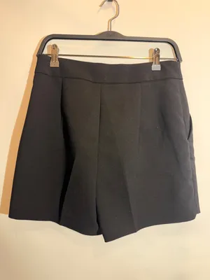 H&M Black High Rise Wide Leg Pleated Tailored Shorts Dressy Size US 6 thumbnail 6