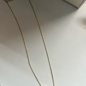 Elegant Gold Necklace thumbnail 2
