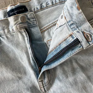 Womens Aeropostale Light Denim White Washed Mom Jeans - 14 thumbnail 8