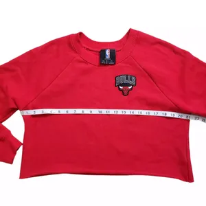 Chicago Bulls NBA Crop Sweatshirt Womens Large Red Crewneck Pullover Long Sleeve thumbnail 6