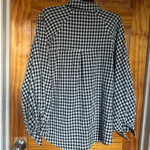 Black and White Checkered gingham Shirt Size L thumbnail 3