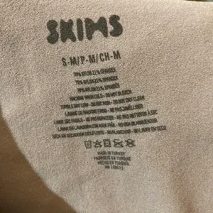 SKIMS UMBER Sculpting Mid Thigh Bodysuit thumbnail 7