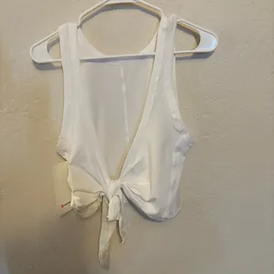 Lululemon Its A Tie Tank. NWT Sz 8. White. Choose your look and fit in this tank thumbnail 2