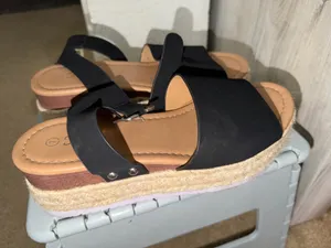 Women’s black platform sandals Size 7 thumbnail 2