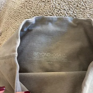 Beyond Yoga tan high rise leggings cropped length thumbnail 4