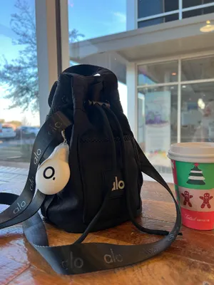Alo Water Bottle Crossbody Bag Black Athleisure Gym Bag thumbnail 9