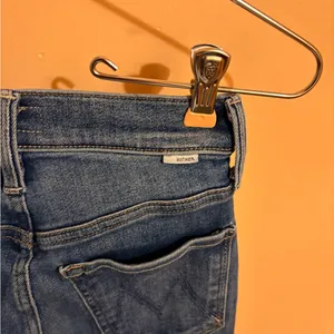 Mother Tomcat Ankle Fray Jeans in Let’s Just Be Friends thumbnail 8