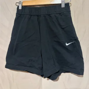 Nike shorts thumbnail 1