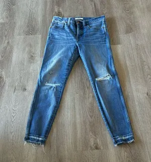 Madewell 9" Mid-Rise Skinny Jeans in York Wash: Rip and Repair Edition thumbnail 7