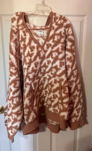 PINK Victoria's Secret Fleece Pullover thumbnail 1