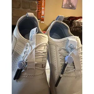 Clove White/Grey Womens Nursing Shoes Size 8 thumbnail 3
