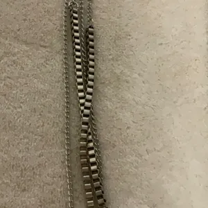 Necklace thumbnail 3