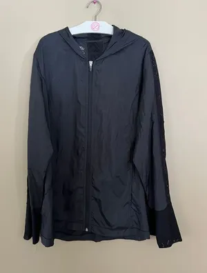 Maurices In Motion Black Light Weight Zip Up Top Woman’s Size 2 Stains/Marks thumbnail 1