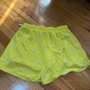 Jane and Bleecker Daisy Shorts Yellow Medium Boho Floral Summer Lounge Casual thumbnail 3