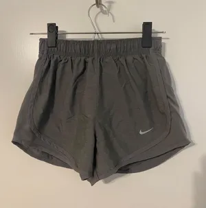 women’s shorts thumbnail 1