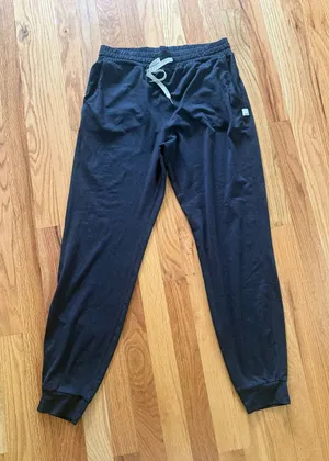 Vuori size medium joggers black  thumbnail 1