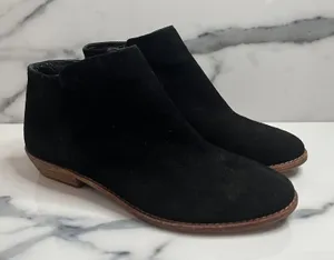 Gianni Bini Minimalist Black Leather Bootie Sz 7.5 Closet Staple Boho Festival thumbnail 1