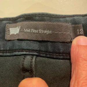 Levi’s Mid Rise Straight Denim Jeans Dark Wash Women’s Size 12 L-32 Soft Stretch thumbnail 5