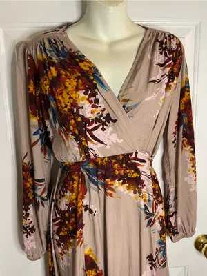The Odells Floral Maxi Wrap Dress in Taupe with Pink & Mustard Accents Size M thumbnail 5
