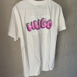 HUGO White shirt Short Sleeve Tee with Graphic Detail new small unisex thumbnail 8