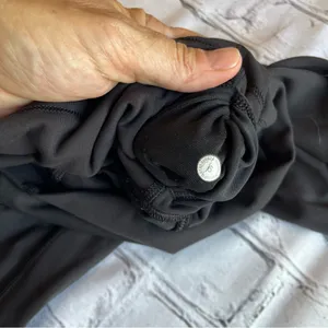 Lululemon Women’s Black Crop Leggings High-Rise Size 6 Athletic Athleisure EUC thumbnail 9