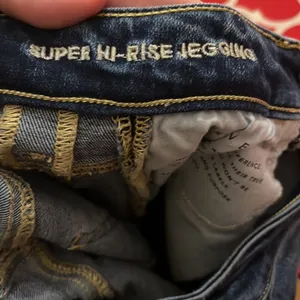 American Eagle Super Stretch Super High Rise Jeggings Size 0 Regular Distressed thumbnail 14