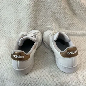 Adidas low top white and gold shoes size 11 thumbnail 3