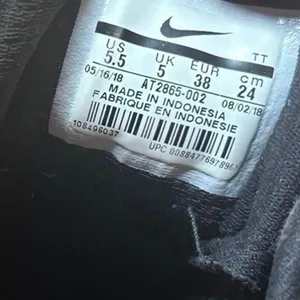 Nike‎ Black And Gold Air Max Sneakers Size 5.5 thumbnail 5
