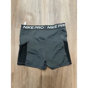 Women's Nike Pro High-Waisted 3" Training Shorts with‎ Pockets Large thumbnail 3