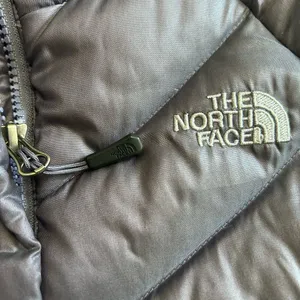 North Face 550 Puffer Vest Goose Down Metallic Purple Women's Small Nylon Zip thumbnail 6