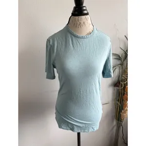 Lululemon Womens Heathered Light Blue Short Sleeve Athletic T-Shirt Slim‎ Fit thumbnail 2